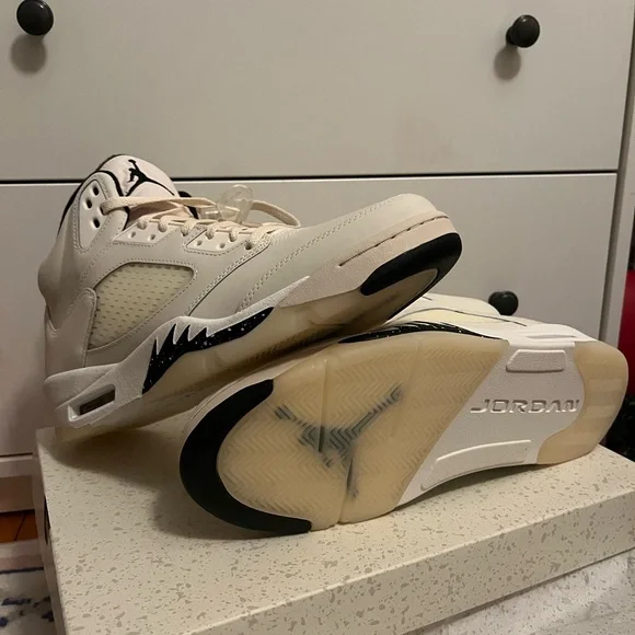 Limited edition Air Jordan 5 retro se sails